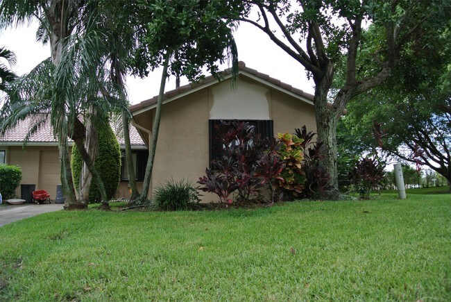 Foto del edificio - 9926 Watermill Cir