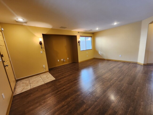 Foto del edificio - Southwest 3 bedroom 2.5 Bath Home
