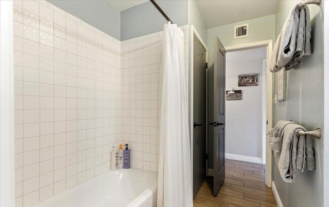 Foto del edificio - 8401 E Bonita Dr