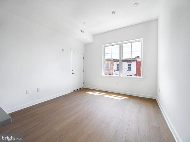 Building Photo - 2403 W Thompson St