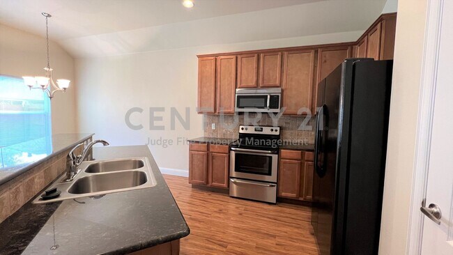 Foto del edificio - Wonderful 3/2.5/2 in Fantastic Lake Dallas Location For Rent!