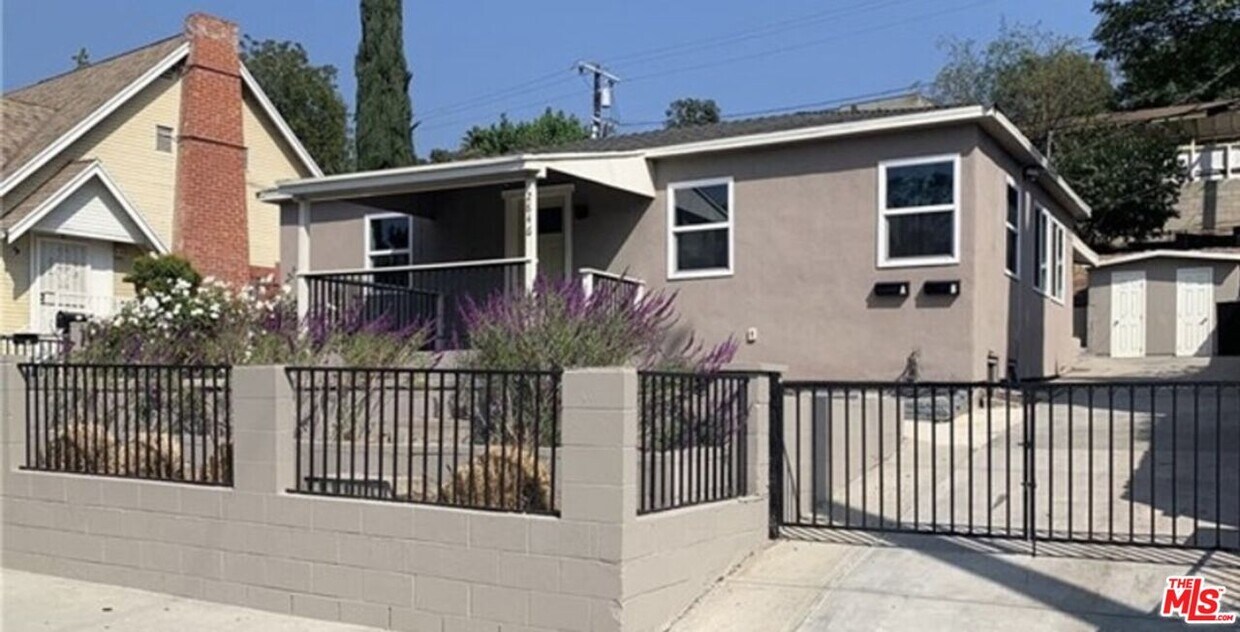 Primary Photo - 2846 Delevan Dr