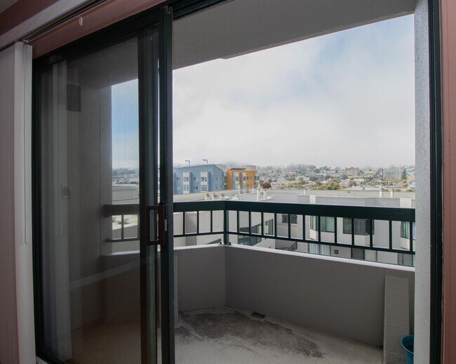 Foto del edificio - Updated One Bedroom Condo at Opera Plaza | AMSI | Alexandr Metlinski