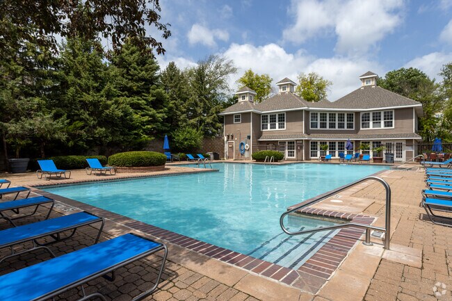 Piscina - Steeplechase on Maple