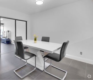 Building Photo - 525 W 69th St