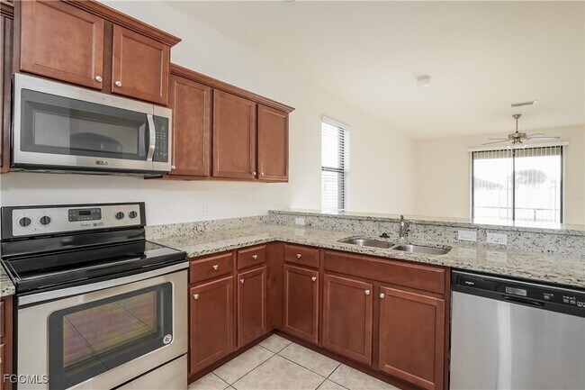 Foto del edificio - 2141 SW 3rd Pl