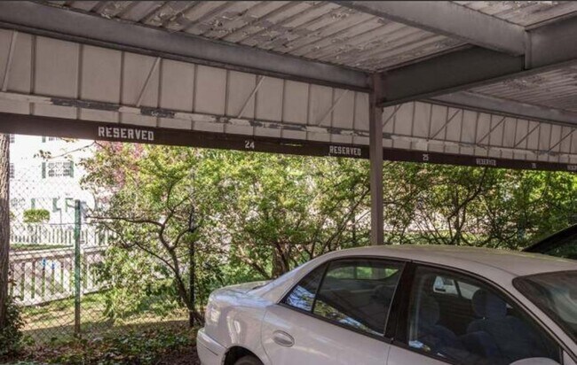 Private parking - 5120 Maris Ave