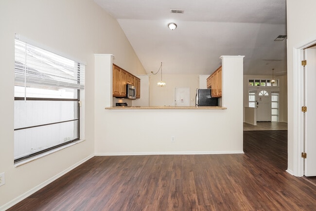 Building Photo - 830 E Charing Cross Cir