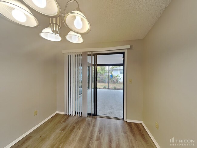 Building Photo - 7845 Glencoe Dr