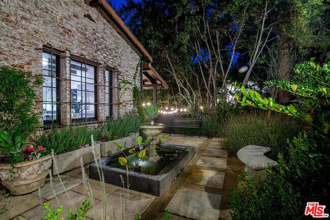 Foto del edificio - 3475 N Knoll Dr
