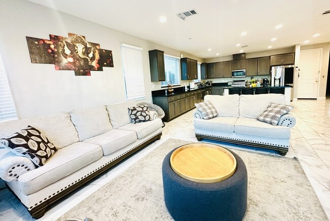 Building Photo - 31 Cortina Dr