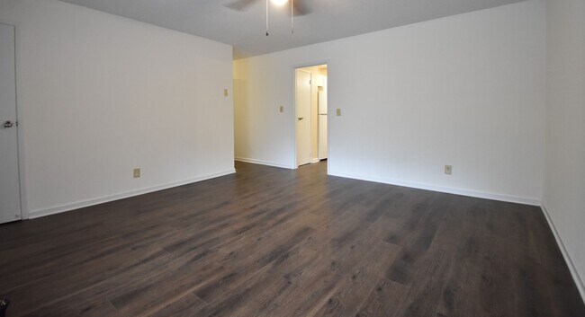 Foto del edificio - 4 Bedroom 1.5 Bathroom Home- No Pets