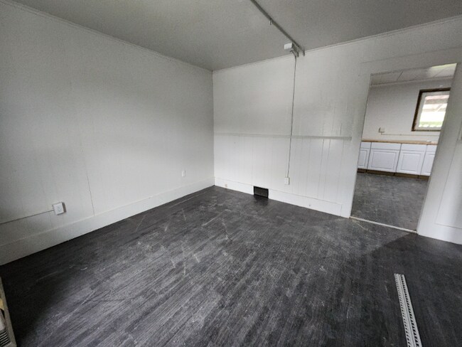 Building Photo - 1401 US-2