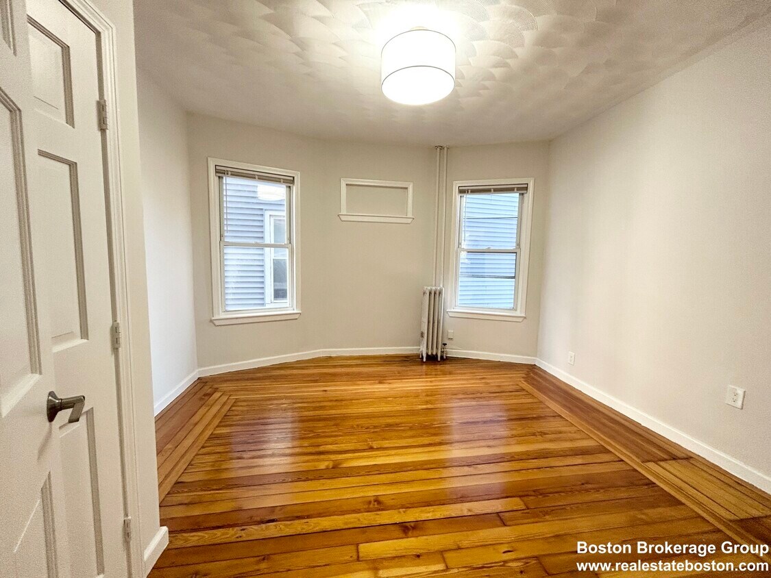 Primary Photo - 9 Minot St