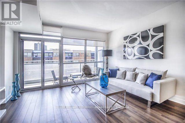 Building Photo - 210 Simcoe St