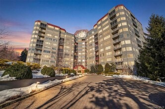 Building Photo - 10 Stewart Pl