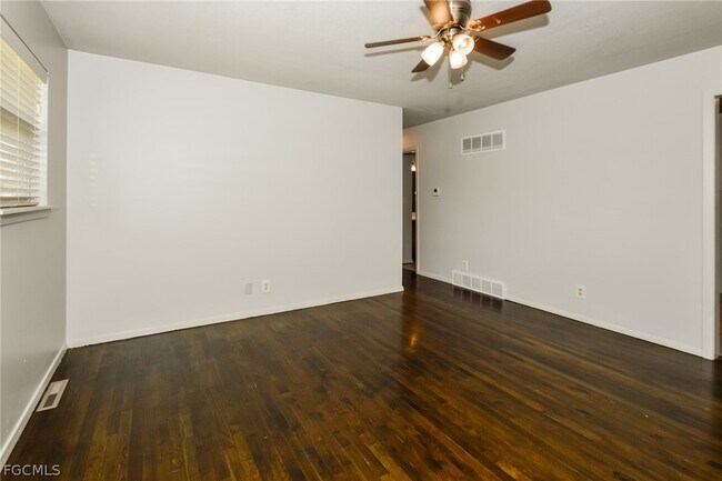 Building Photo - 5119 5th St W