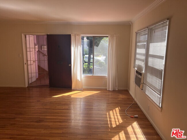 Foto del edificio - 4277 Tujunga Ave