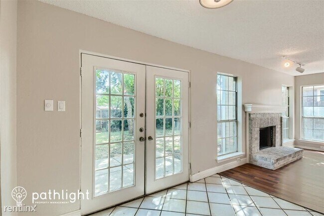 Building Photo - 3 br, 2.5 bath House - 4666 Essex Court UNIT