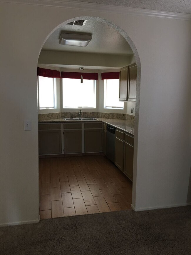 Foto del edificio - Homey 2 Bedroom 2 Bathroom Near Base