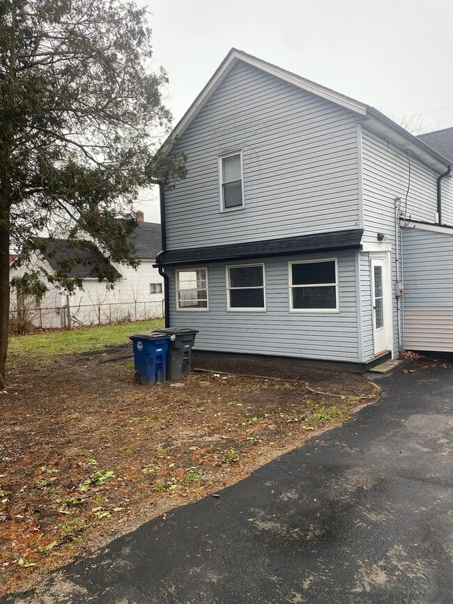 Building Photo - 4093 E 66th St