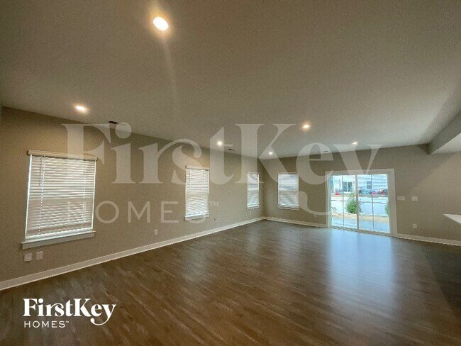 Building Photo - 1880 Tacoma Wy.