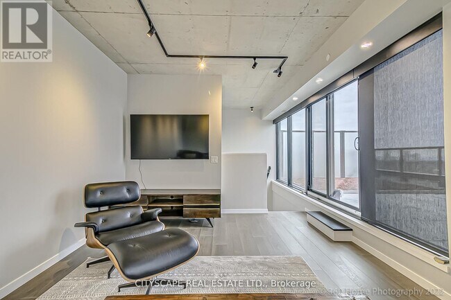 Building Photo - 7 Smith Crescent