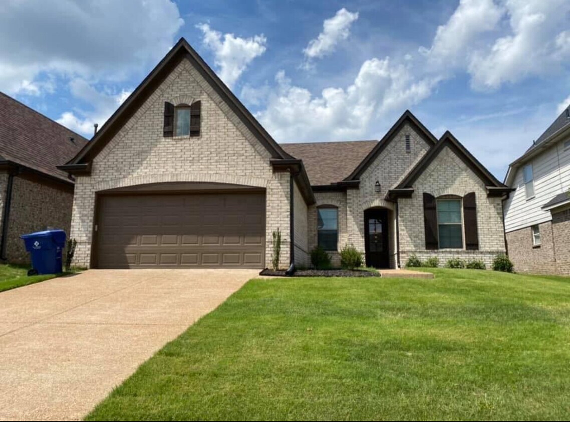 Foto principal - 105 Hidden Garden Dr