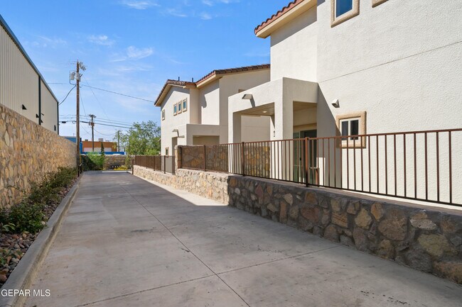 Foto del edificio - 6305 Palo Verde Pl