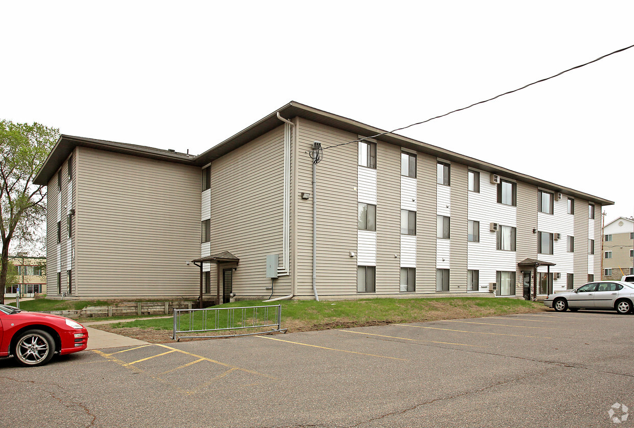 Primary Photo - Campus East Apartments