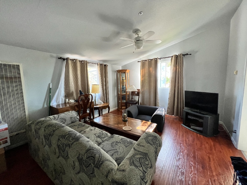 Foto principal - 97 E Duane Ave