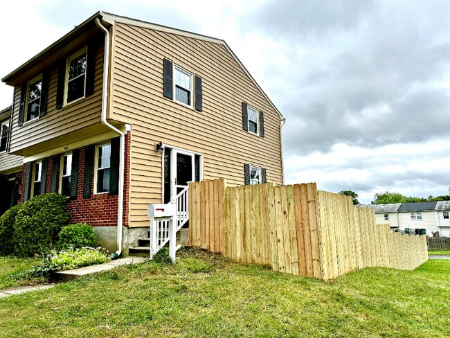 Building Photo - 526 Burlington Ct
