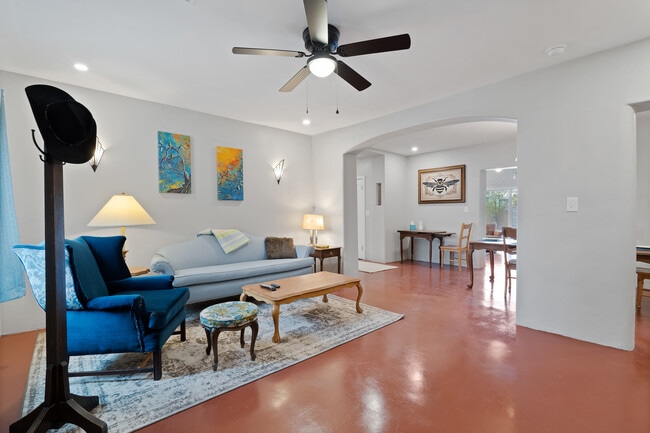 Photo - 3816 E Lee St House