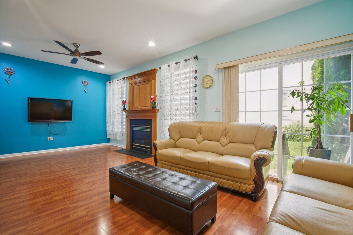 Primary Photo - 137 Gladstone Dr