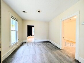 Building Photo - 340 16th Ave NE