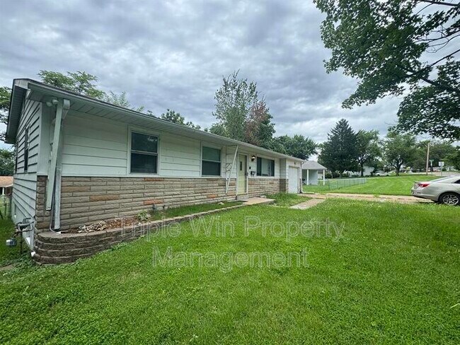 Foto del edificio - 10201 Lilac Ave