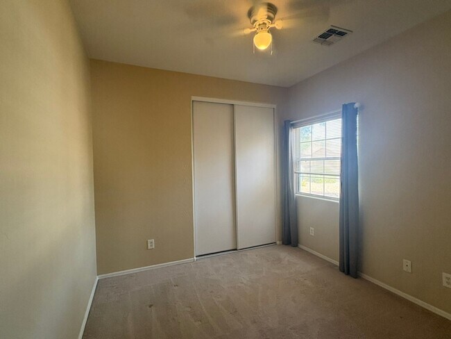Building Photo - 3-Bedroom Surprise Home near ball park