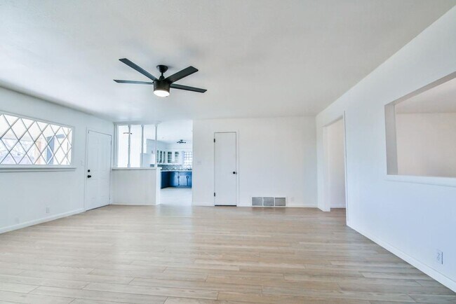 Foto del edificio - PRE-LEASING: Beautifully Updated 3 Bedroom Home