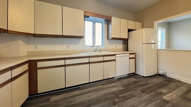 Building Photo - 92 Summer St