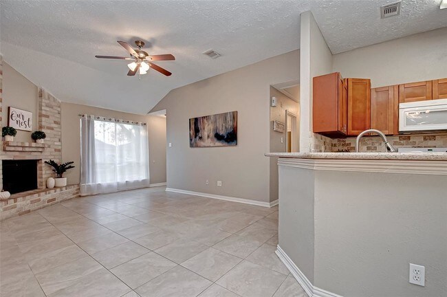 Foto del edificio - 20631 Burwood Cir