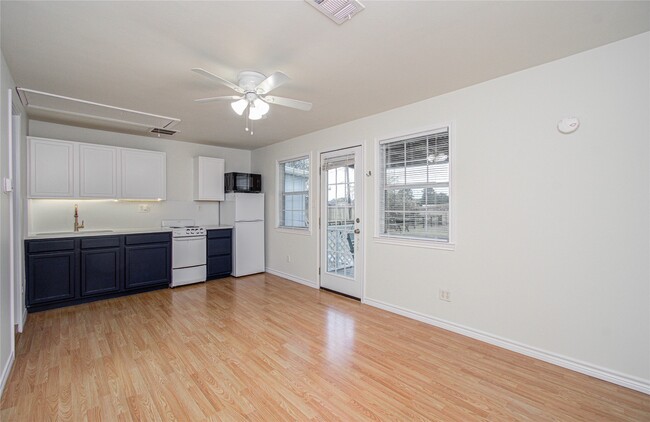 Foto del edificio - 15510 Cypress Garden Dr