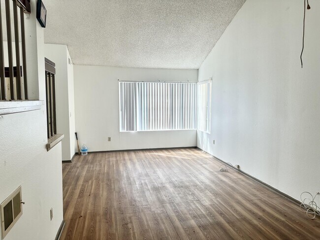 Building Photo - 6950 Bullock Dr