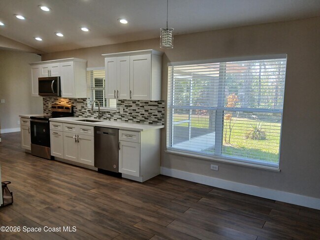 Foto del edificio - 214 Eldron Blvd NE