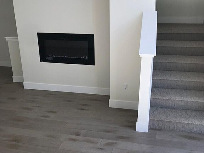 Building Photo - 3090 Wilson Ct