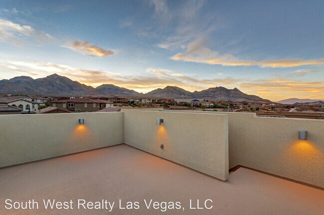 Building Photo - 4 br, 3.5 bath House - 444 Astillero Street
