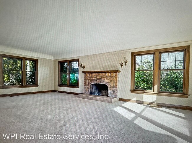 Building Photo - 4 br, 2.5 bath House - 7235 W Green Lake D...