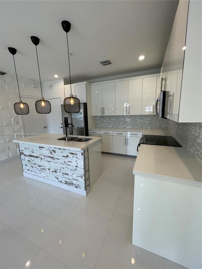 Foto del edificio - 2641 NE 212th Ter