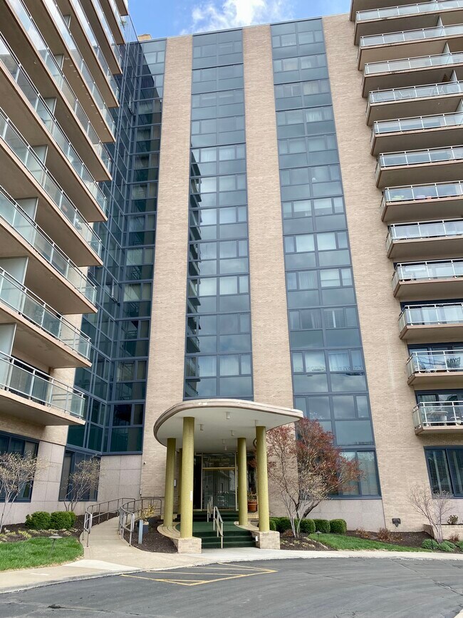 Foto del edificio - 4545 Wornall Rd