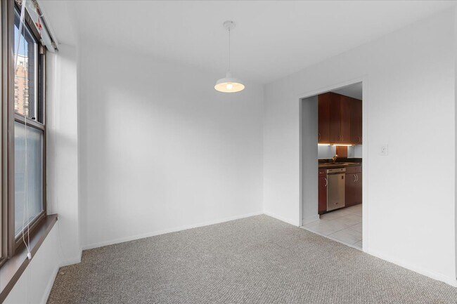 Foto del edificio - 2970 N Lake Shore Dr