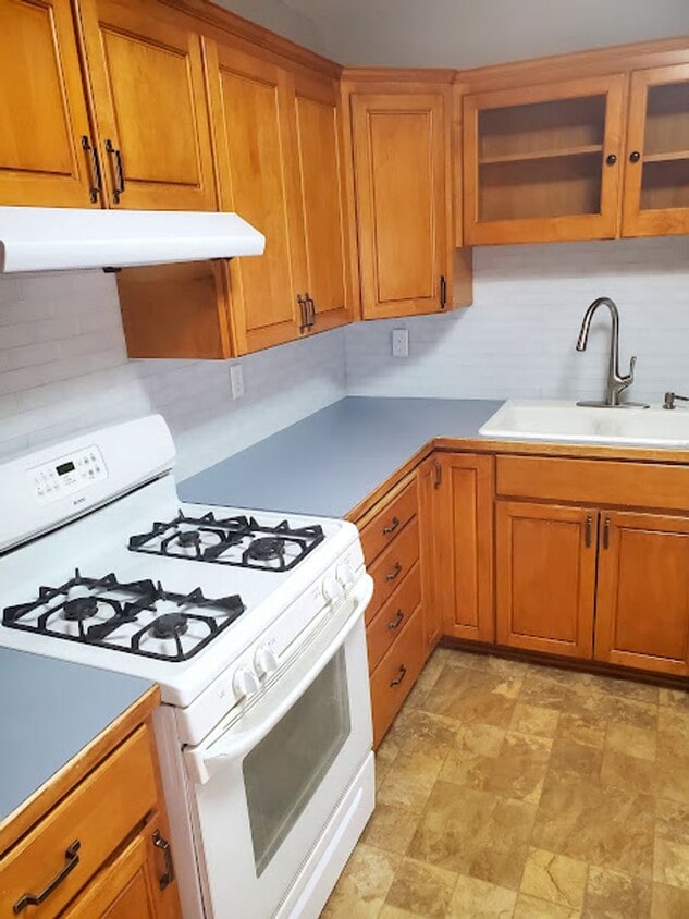 Primary Photo - Amazing 4 Bedroom Shorewood Home--3 Garage...